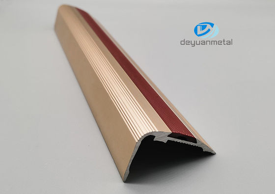 33x52mm Aluminium Stair Nosing Edge Trim Anodisa Dengan Karet PVC