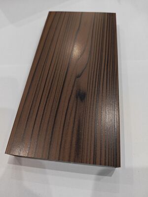 6063 Profil Aluminium Ekstrusi dengan Gandum Kayu dengan tekstur