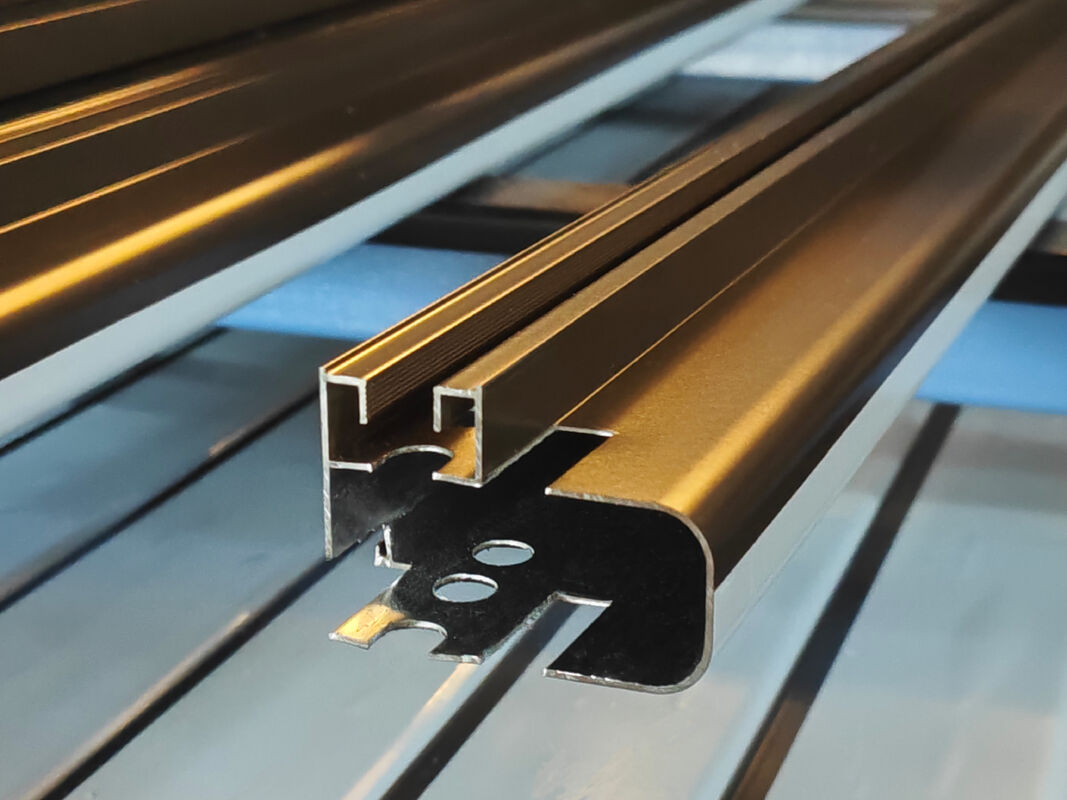 Profil aluminium dengan lapisan bubuk paduan 6063 untuk pintu dan jendela teras